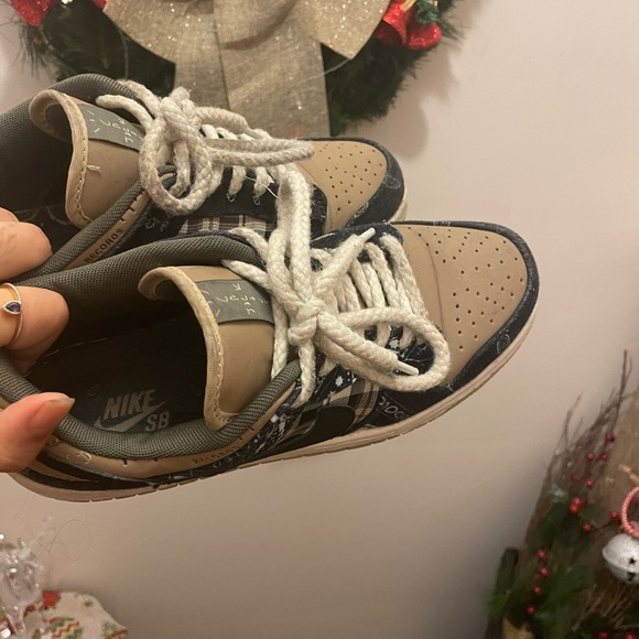 Travis Scoot x Nike SB Dunk Low. Size woman’s 8.5. Got it in August 2022- StockX - Picture 7 of 7